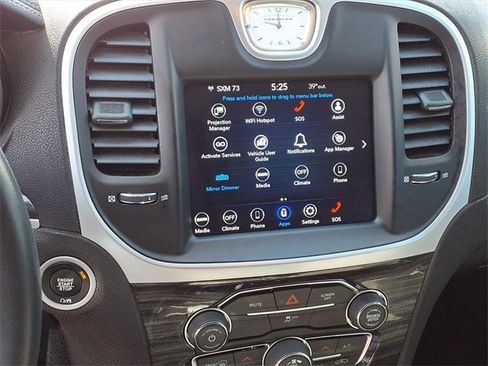 Used 2019 Chrysler 300 Touring image 8