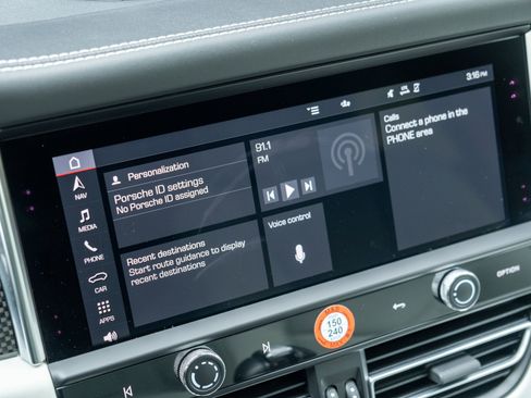 Certified 2022 Porsche Macan S AWD/4WD image 27