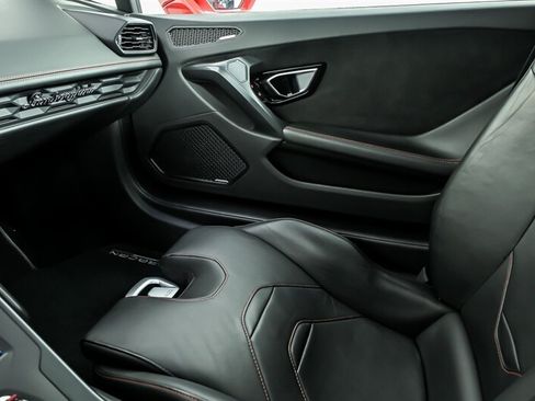 Used 2021 Lamborghini Huracan EVO RWD image 34
