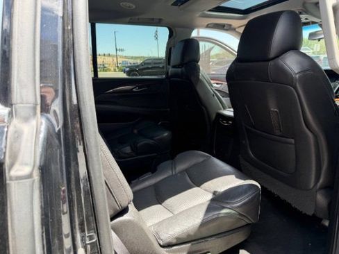 Used 2016 Cadillac Escalade Luxury AWD/4WD image 33