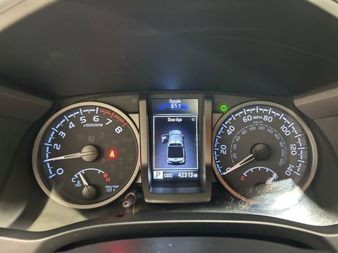 Used 2023 Toyota Tacoma TRD Off-Road w/ TRD Premium Off Road Package AWD/4WD image 17
