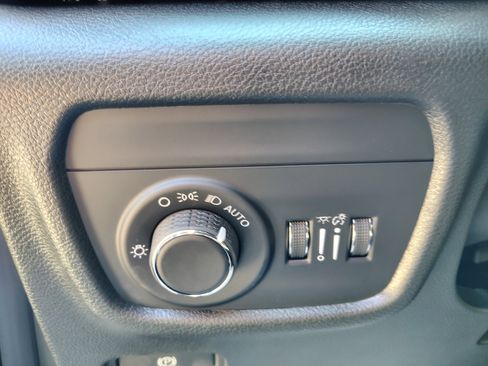 New 2025 Jeep Grand Cherokee Altitude image 28