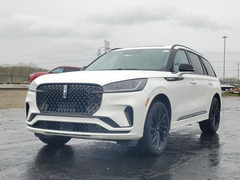 New 2026 Lincoln Aviator Reserve w/ Jet Appearance Package AWD/4WD image 2