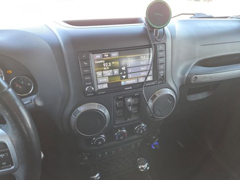 Used 2018 Jeep Wrangler Unlimited Sport image 26