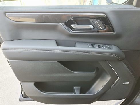 New 2025 GMC Yukon Elevation image 32