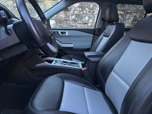 Certified 2022 Ford Explorer XLT w/ Equipment Group 202A image 23