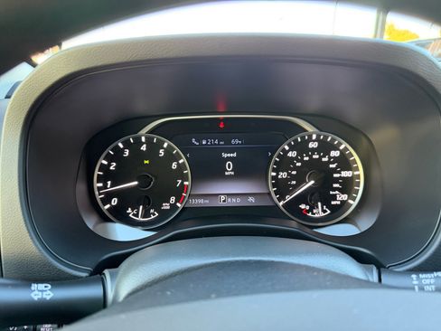 Used 2025 Nissan Frontier SV image 19