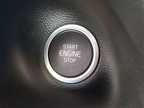 Used 2020 Volvo XC40 T5 R-Design w/ Protection Package Premier image 26