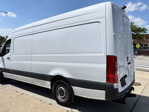 Used 2023 Mercedes-Benz Sprinter 2500 image 4