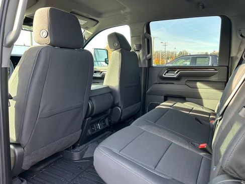 New 2026 GMC Sierra 2500 SLE image 8