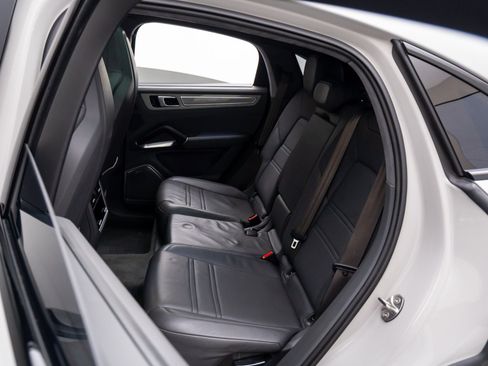 Used 2020 Porsche Cayenne Turbo image 17