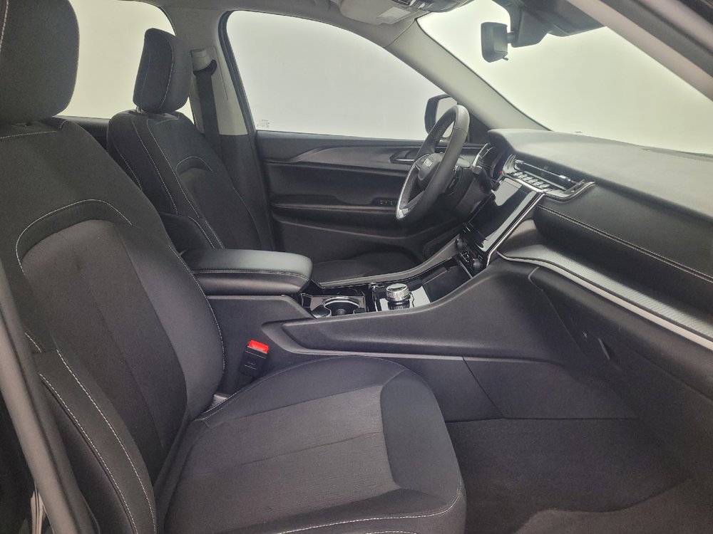 Used 2023 Jeep Grand Cherokee L Laredo AWD/4WD image 21