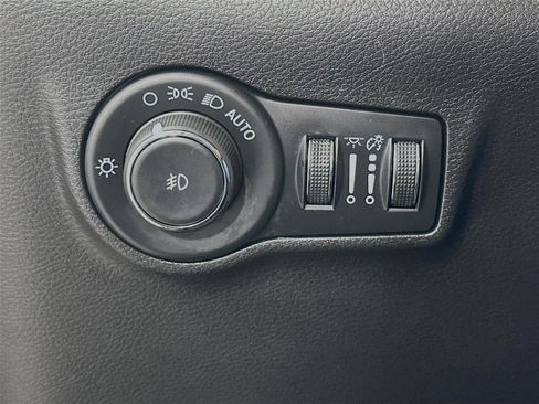 Used 2025 Jeep Compass Trailhawk AWD/4WD image 14