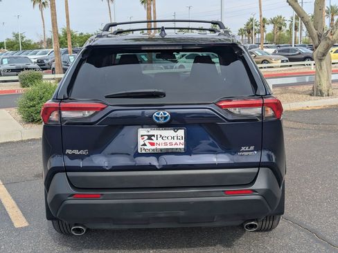 Used 2021 Toyota RAV4 XLE w/ XLE Grade Weather Package image 5