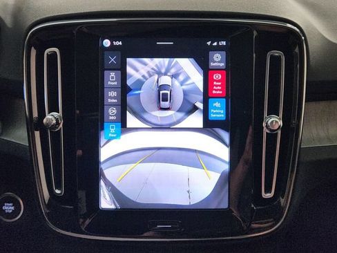 Certified 2026 Volvo XC40 B5 Plus AWD/4WD image 17