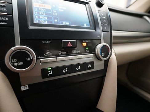 Used 2012 Toyota Camry LE image 19