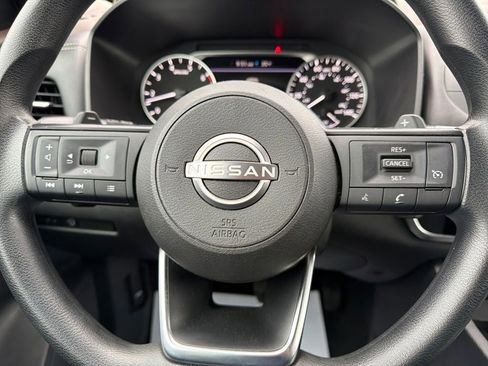 Used 2023 Nissan Rogue S image 17