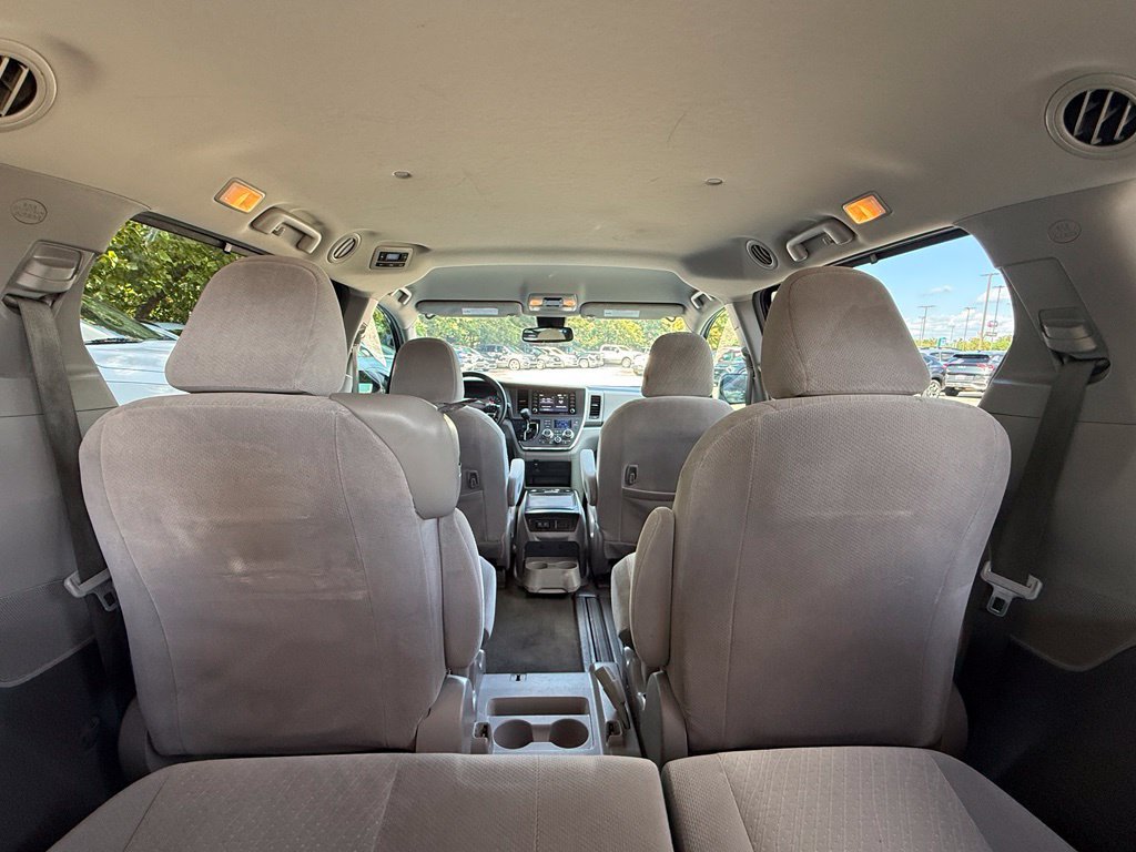 Used 2018 Toyota Sienna LE FWD image 40