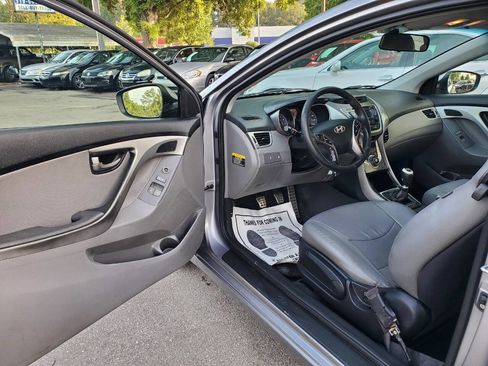 Used 2013 Hyundai Elantra SE FWD image 9