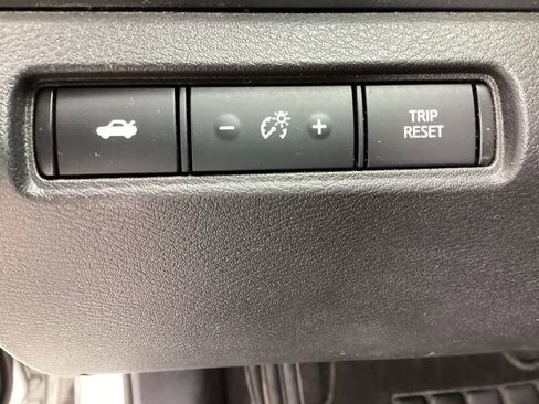 Used 2024 Nissan Altima 2.5 SV image 12