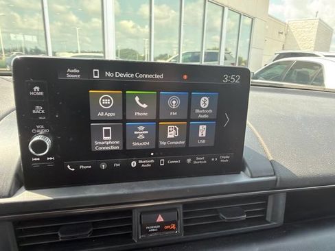 Used 2024 Honda Pilot TrailSport image 7