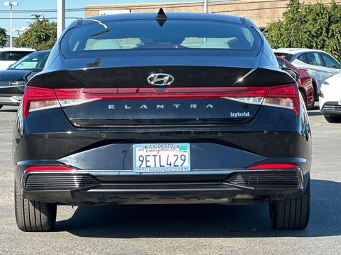 Used 2023 Hyundai Elantra Limited w/ Preferred Accessory Package FWD image 4