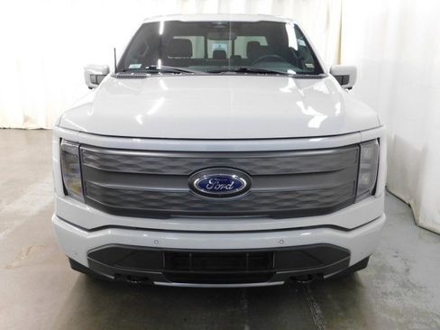 Used 2023 Ford F150 Lightning Lariat image 11