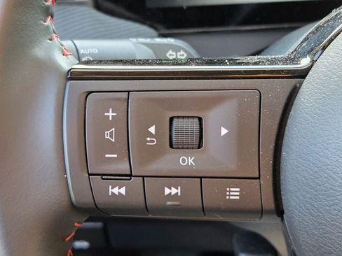 Used 2025 Nissan Kicks SR w/ Illumination Package FWD image 25