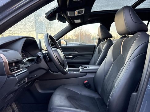 Used 2024 Toyota Grand Highlander AWD Hybrid image 11