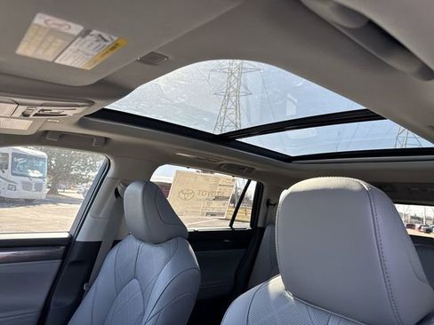 New 2026 Toyota Highlander Platinum image 17