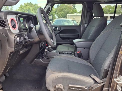 Used 2025 Jeep Wrangler Unlimited Sport AWD/4WD image 8