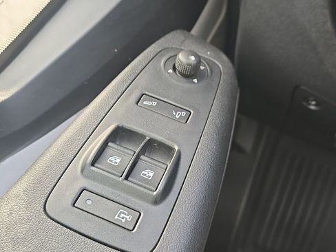 Used 2025 RAM ProMaster 2500 w/ Convenience Group FWD image 16