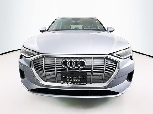 Used 2022 Audi e-tron Premium Plus image 2