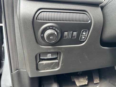 Used 2024 Jeep Wagoneer Series III w/ Rear Seat Video Group 1 AWD/4WD image 28