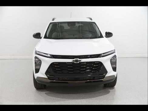Used 2024 Chevrolet Trax ACTIV w/ Driver Confidence Package FWD image 2