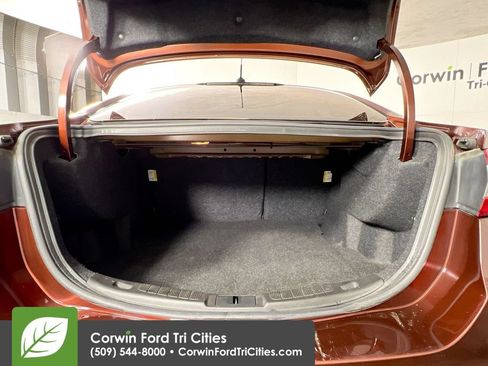 Used 2015 Ford Fusion SE w/ Equipment Group 202A FWD image 14