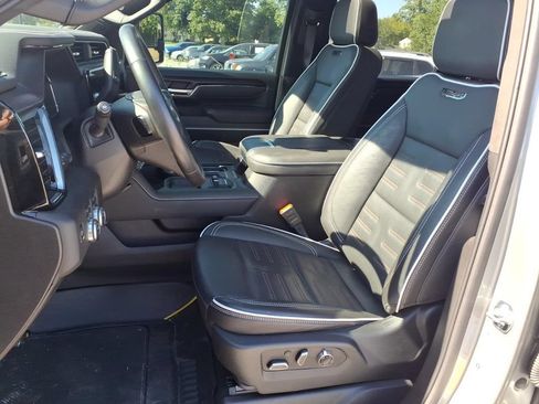 Used 2025 GMC Sierra 2500 AT4X AWD/4WD image 3