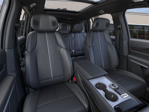 New 2027 Cadillac Vistiq Luxury AWD/4WD image 16