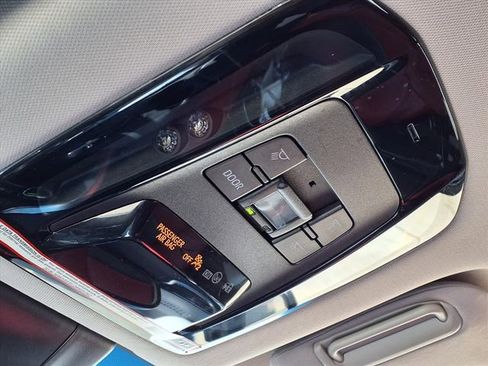 Used 2021 Toyota Venza LE w/ Carpet Mat Package (TMS) image 18