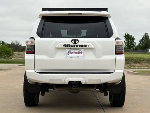 Used 2021 Toyota 4Runner SR5 Premium w/ Moonroof Package RWD image 8