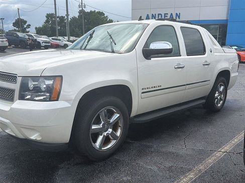 Used 2013 Chevrolet Avalanche LTZ AWD/4WD image 4