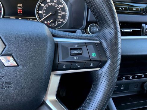 Used 2025 Mitsubishi Outlander SE FWD image 18