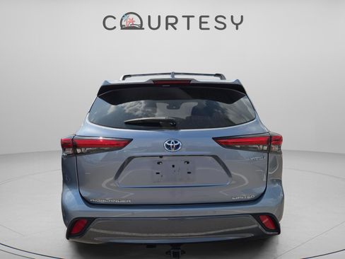 Used 2021 Toyota Highlander Limited image 4