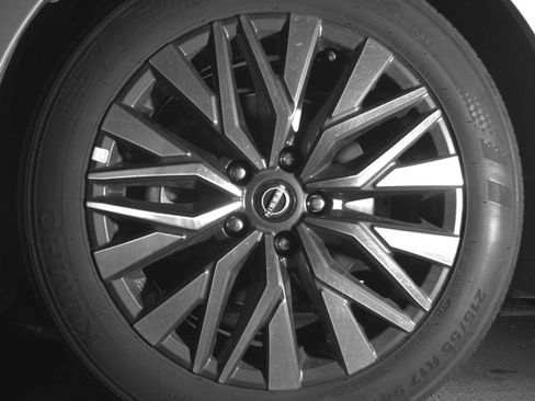 Used 2025 Nissan Altima 2.5 SV image 12