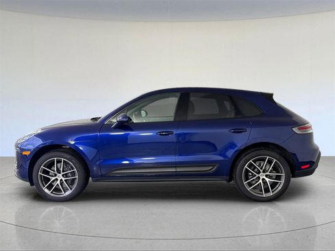 Used 2025 Porsche Macan image 2