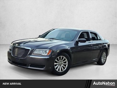 Used 2014 Chrysler 300 image 1