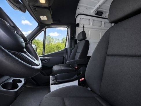 Used 2019 Mercedes-Benz Sprinter 170 Cargo image 14