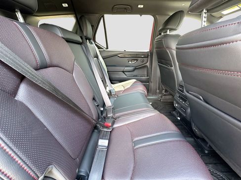 Used 2025 Honda Pilot Black Edition image 30