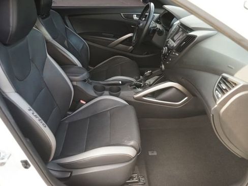 Used 2016 Hyundai Veloster Turbo FWD image 16