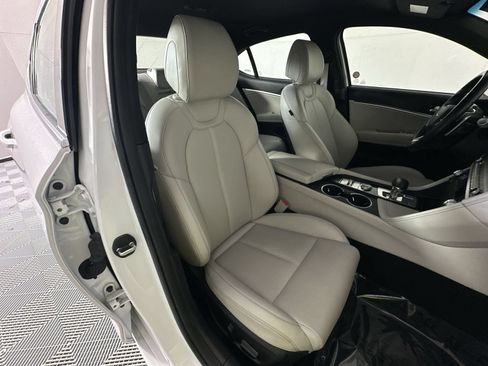 Used 2025 Genesis G70 2.5T RWD image 27
